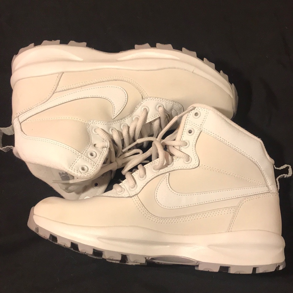 Nike Manoadome Boots